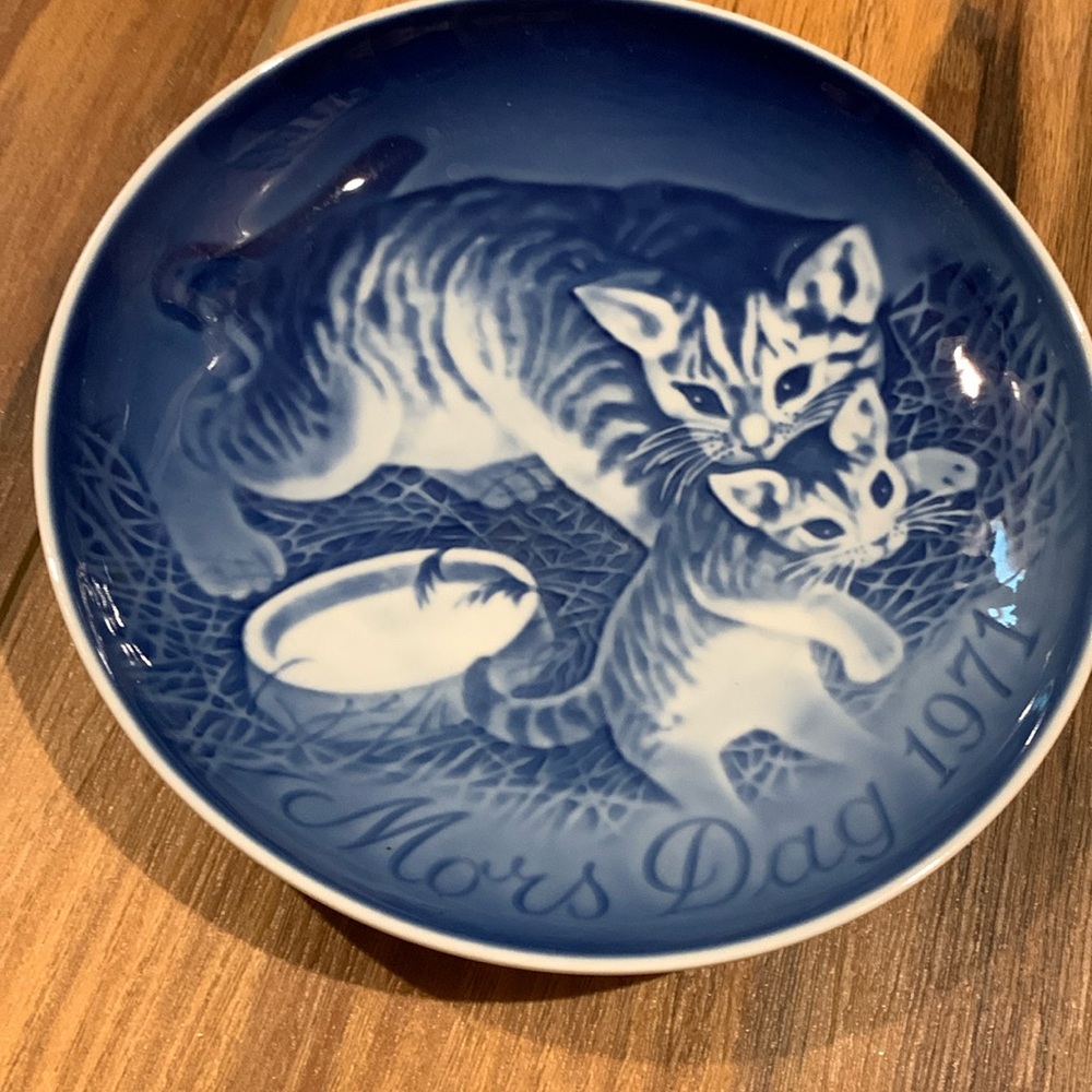Royal Copenhagen Mothers Day Plate 1971 cats blue and white Denmark Plate